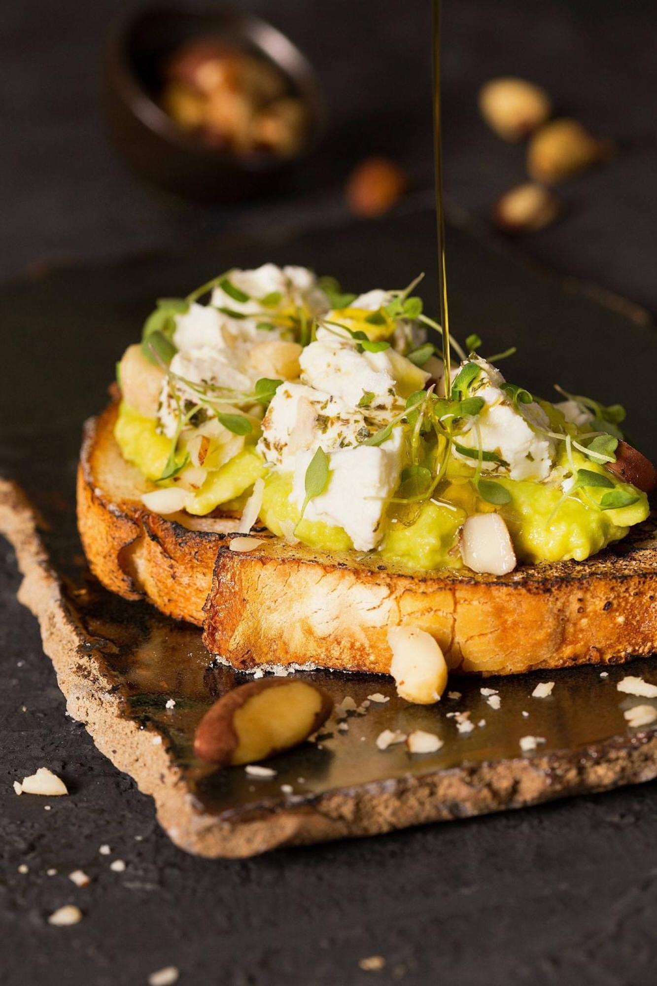 圣保罗万丽酒店 外观 照片 Avocado and goat's cheese on toast